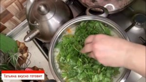 Зелёный борщ - настоящее объедение! Green borscht is a real treat!