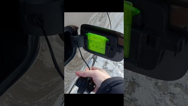 как правильно открыть крышку бака шкода рапид. how to open the Skoda Rapid tank cap correctly