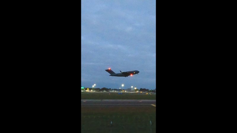 Sunset takeoff of the best military jet "airtruck" Boeing C17 Globemaster III. ✈️ My #shorts