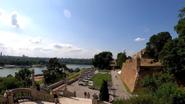 Сармат шагает по Белграду смотреть онлайн