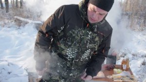 Жаркое из парной печени кабана, взятого на охоте. Рецепт походного приготовления на финской свече!