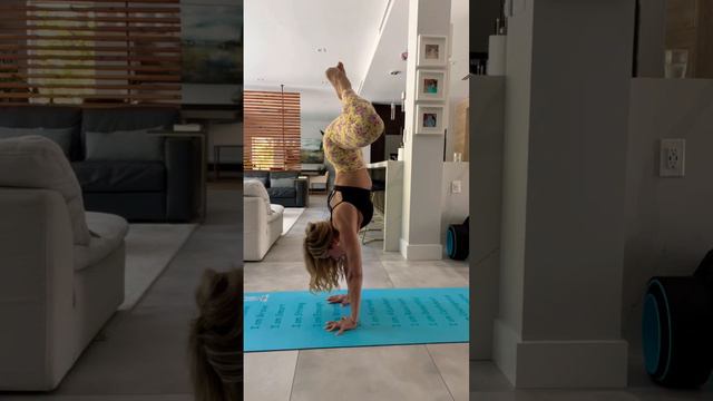 Handstand Lotus legs yoga practice #yoga #yogaflow #yogapractice