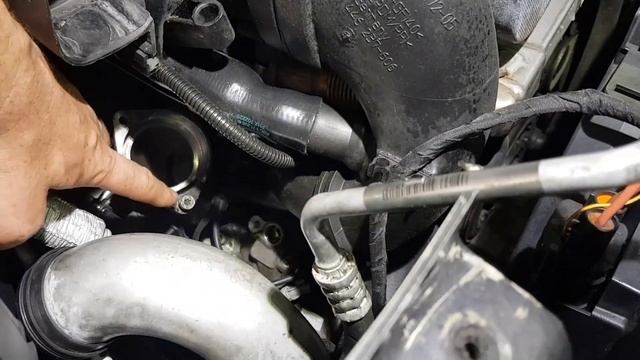 Трубка кондея держалась до последнего . Разрыв трубки кондиционера на бмв е 60