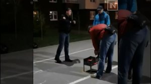 В Екатеринбурге мужчина пожарил шашлыки прямо на детской площадке: соседи дружно возмутились