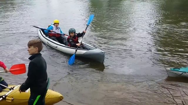 Туризм. Соревнования на байдарках. Сплав по реке Истра. смотреть онлайн
