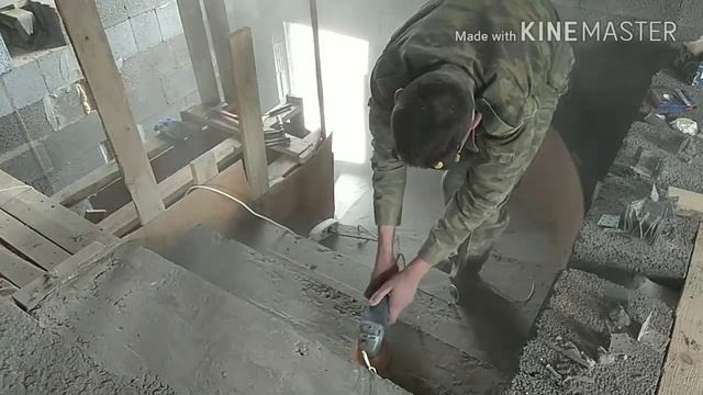 Заливка лестницы бетононасосом, шлифовка ступеней, снятие опалубки!!!