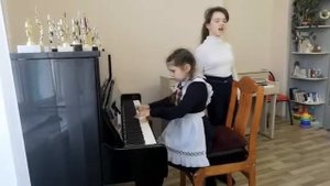 Гайдей Марина, М. Качурбина "Мишка с куклой пляшут полечку", вокал Котова София