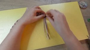 Необычное оформление края короба из лозы. Unusual design of the edge of the box of paper vines.