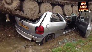Tanks Crush Auto Accident  Танки Давят Авто
