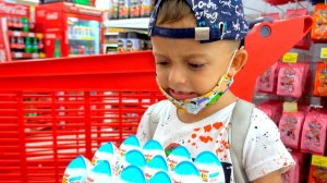 Марк играет с папой и мамой | Правила поведения для детей