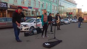 Кавер на песню "Лирика" группы "Сектор Газа". Шедевральный женский вокал! Уличные музыканты.