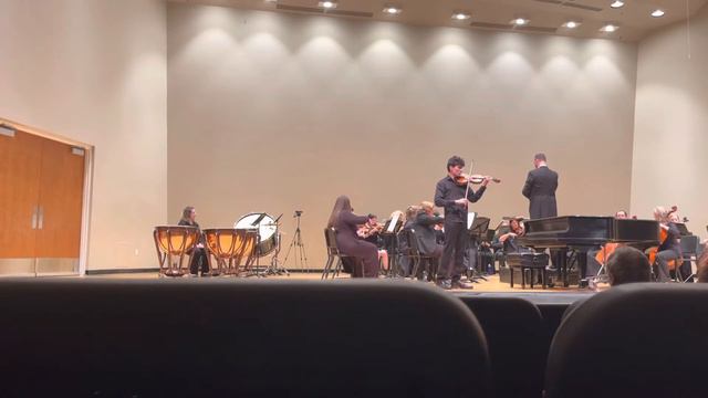 Derek plays Bruch's g minor Violin Concerto with Utah Philharmonic orchestra смотреть онлайн