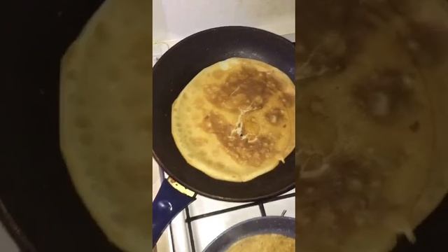 испекли #блины завернули с малиной с сахаром и творогом с изюмом