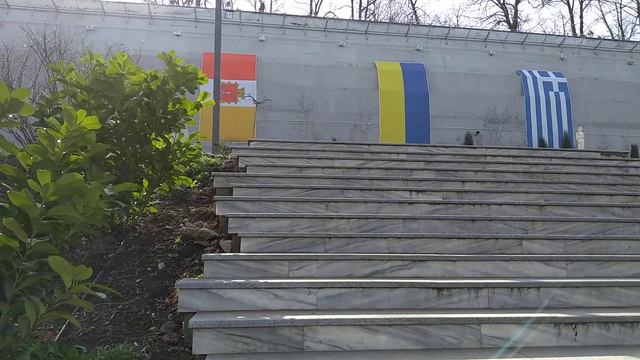 Лавровишни в Греческом парке в Одессе и стена дружбы между Украиной и Грецией смотреть онлайн