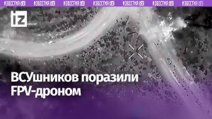 «Жить надоело»: ВСУшник неспешно уходит по дороге от сбросов с воздуха \ Известия
