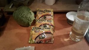 Очень вкусный салат из лапши быстрого приготовления