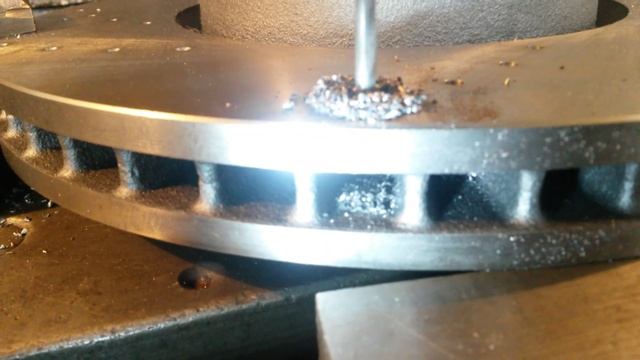 Перфорация тормозного диска 3 смотреть онлайн