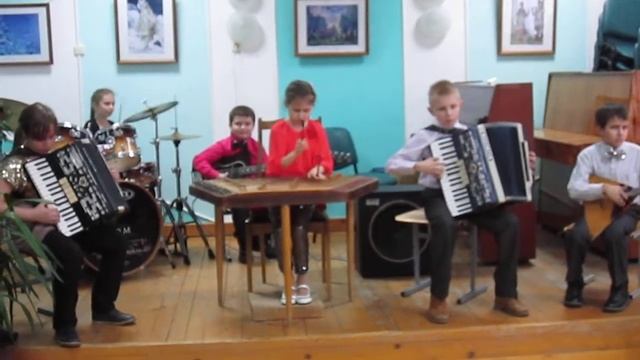 Совсем маленькие "Дроби" - "Веселая полька". Первый опыт Сони Пыжик на ударной установке. смотреть онлайн