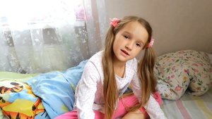 ЗУБНАЯ ФЕЯ. НАСТЯ ОСТАВИЛА ЗУБ ПОД ПОДУШКОЙ И ВЫБИРАЕТ ПОДАРОК НА ДЕНЬГИ ЗУБНОЙ ФЕИ