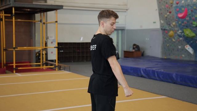 ТРЮК МНЕ ЗАПИЛИ / Трикинг / Урок 4 — удар Cheat 540, заходы, cheat-gainer смотреть онлайн