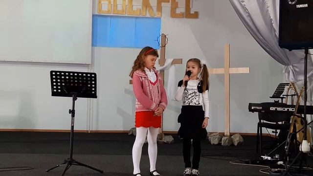 Девочки поздравляют Церковь с праздником Воскресения Христа стихотворениями смотреть онлайн