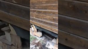 Поднятие дома домкратами