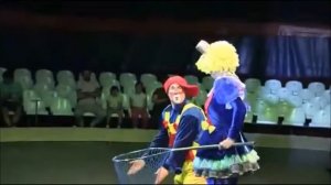 Клоуны в цирке