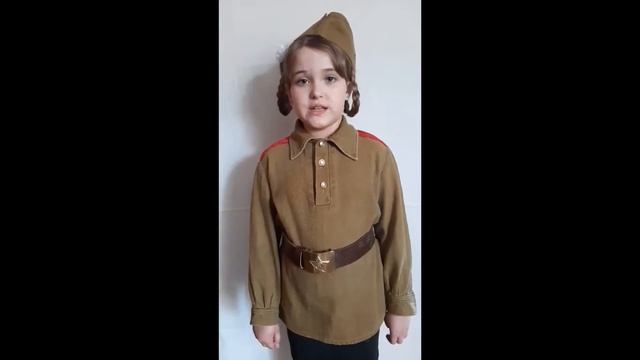 Стихотворение "Июнь.Россия.Воскресенье" исполняет Приходько Анастасия.