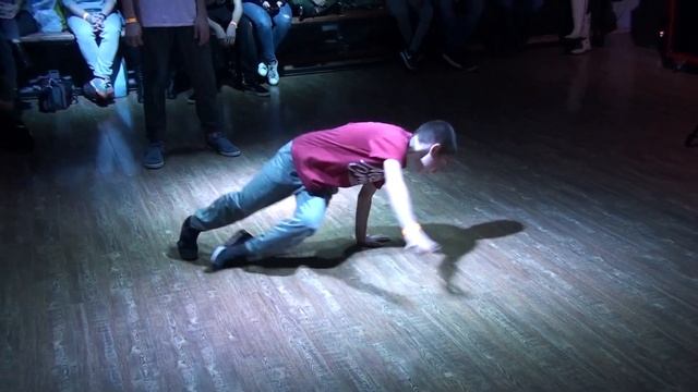 2DCLUB10 Брейк данс. Junior 1x1. 3 раунд. Сын Марса. смотреть онлайн