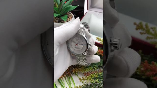 Часы Tissot кварцевые с двойным календарем