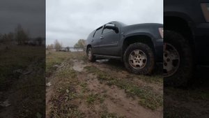 Chevrolet Tahoe на легком бездорожье