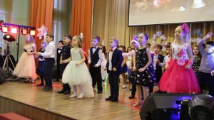 Новогодний флешмоб 1 А и 1 Б класс, школа 2065