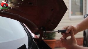 Установка упоров капота (амортизаторов) на Nissan Juke (www.upora net)