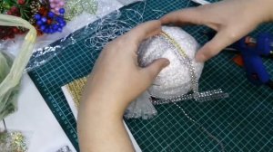 Как сделать большой новогодний шар своими руками