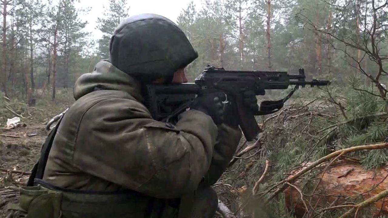 Бойцы в ЛНР проходят тренировки под руководством опытных инструкторов