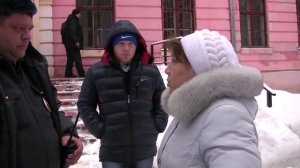 Задержание женщины на выборах в Жуковском