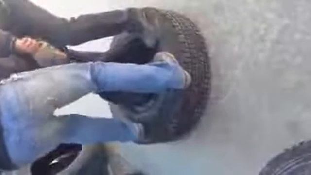 КАК КИТАЙЦЫ ПРОВОЗЯТ ШИНЫ смотреть онлайн