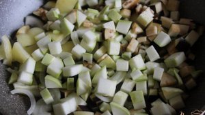 Овощное соте с кукурузой и баклажаном
