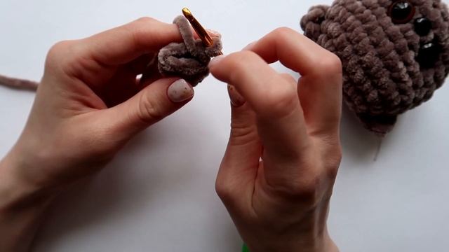 Мастер-класс плюшевый котик Басик маленький вязаный крючком. (видео МК, описание). смотреть онлайн