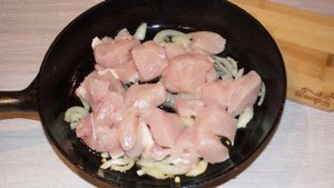 Индейка с брокколи в сливочном соусе