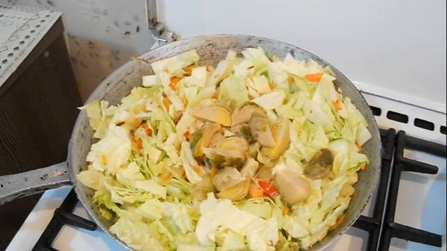 Очень вкусный  постный обед  № 5.  Суп грибной, и 1 большой голубец.