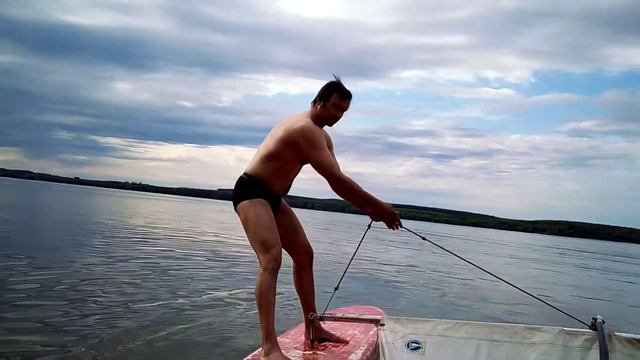 Как научиться ходить под парусом на Виндсерфинге смотреть онлайн