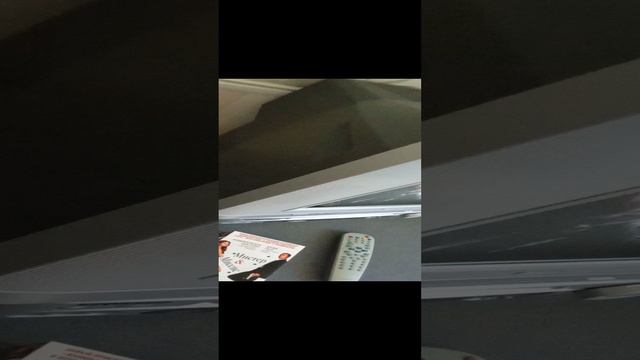Стерео видак и старенький кинескопный телек