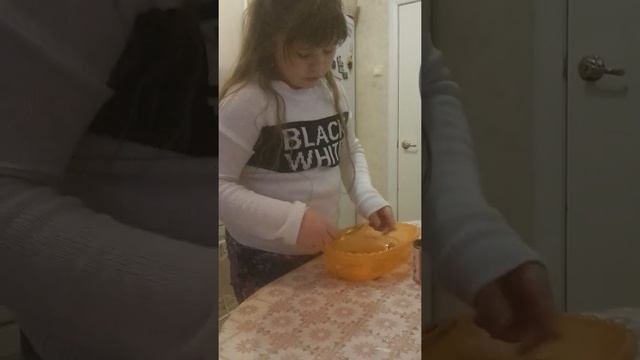 Как сделать орешки со сгущенкой 2 часть смотреть онлайн