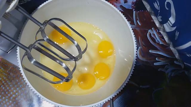 ВКУСНЕЙШАЯ ТВОРОЖНАЯ ЗАПИКАНКА С ФРУКТАМИ смотреть онлайн