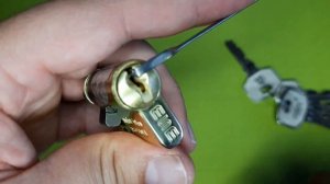 [136] MSM LOCK КАК БЫСТРО ЗА СЕКУНДЫ ВСКРЫТЬ ЛИЧИНУ ОТ ЗАМКА