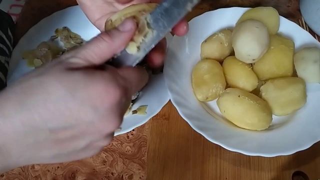 Запечённый картофель с куриной грудкой на бамбуковых шпажках