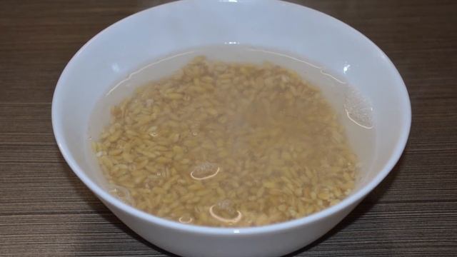 А с рассолом действительно вкуснее! Рассольник с перловкой и солеными огурцами - сытный рецепт супа