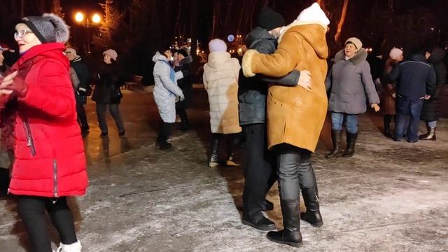 ТАНЦЫ В ПАРКЕ ГОРЬКОГО/РЕТРО ПАРК/ХАРЬКОВ/Заблудилась осень/ЯНВАРЬ 2022?? смотреть онлайн