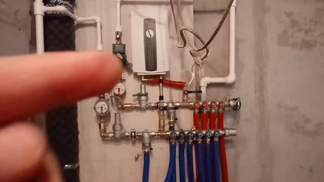 Монтаж в квартире отопления и водоснабжения трубами REHAU смотреть онлайн
